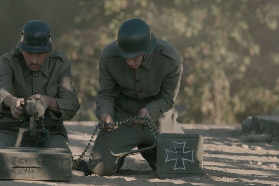 GATA ORICAND! - EROII DE LA PODUL JIULUI

