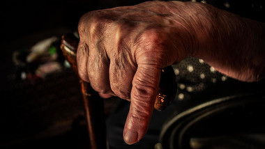 Un buton poate salva viaţa unui vârstnic care locuieşte singur