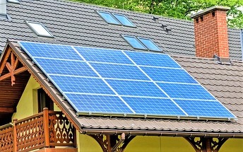 Românii care au panouri fotovoltaice, marii producători de energie din România
