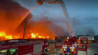 Incendiu la un depozit de materiale de construcţii