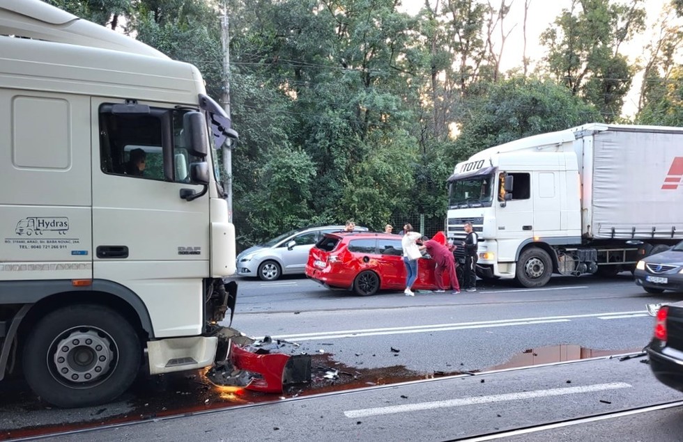 Un bărbat a murit într-un carambol violent