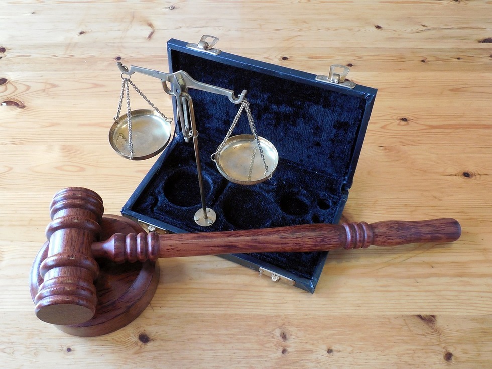 Diferenţe nejustificate de averi pentru un judecător de la Tribunalul Bucureşti şi pentru un angajat al Poliţiei Capitalei