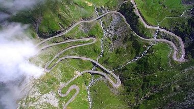 Transalpina şi Transfăgărăşan se închid în funcţie de vreme