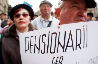 Protest la Guvern faţă de noua lege a pensiilor