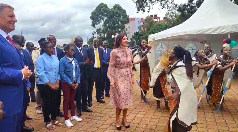 Carmen Iohannis, dans pe ritmuri africane Preşedintele va sta trei zile în Tanzania şi Zanzibar