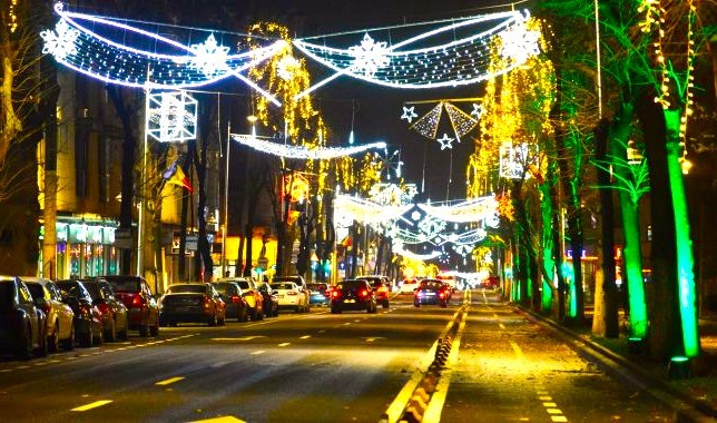 Cât au cheltuit marile oraşe pentru iluminatul festiv de Crăciun. Bucureştiul va avea mai multe luminiţe faţă de anii trecuţi