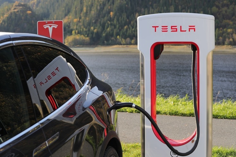 Tesla îşi va deschide Superchargerele din România şi pentru vehiculele electrice non-Tesla
