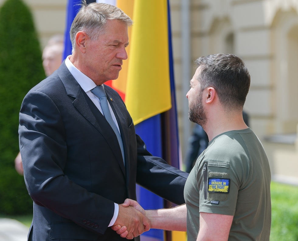 Iohannis a discutat telefonic cu preşedintele Volodîmîr Zelenski. Drepturile românilor din Ucraina, printre subiectele abordate