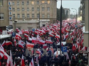 VIDEO - Zeci de mii de persoane au ieşit să protesteze în Polonia faţă de măsurile noului guvern Tusk şi faţă de încarcerarea unor foşti miniştri