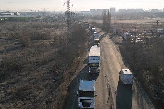 Ce scrie presa din Ucraina despre protestele de la graniţa cu România. Jurnaliştii amintesc că Zelenski îl lăuda în decembrie pe Iohannis