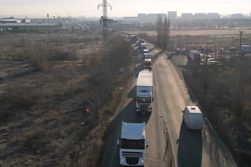 5000 de fermieri vor protesta în Piaţa Constituţiei cu 100 de tractoare şi 100 de capete tractor de tir. Nicuşor Dan: ”Am aprobat”