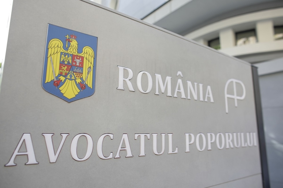 Avocatul Poporului atacă la Curtea Constituţională legea privind acordarea burselor elevilor