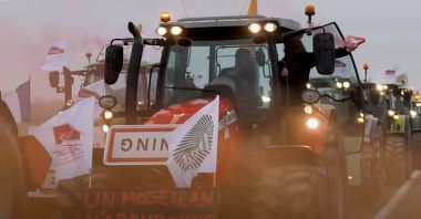 LIVE-VIDEO. Protestele fermierilor se intensifică în Franţa. Guvernul a trimis vehicule blindate pentru a proteja o piaţă angro din Paris