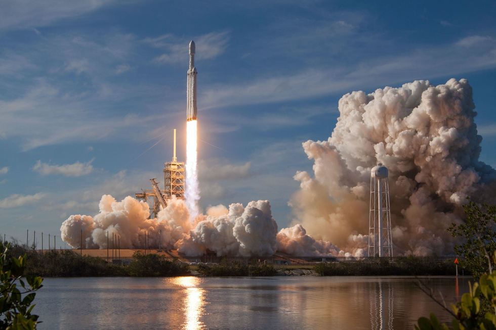 SpaceX va încerca de Ziua Îndrăgostiţilor să trimită o navă pe lună