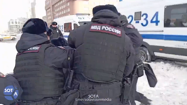 VIDEO şi FOTO - Moartea lui Navalnîi. Peste 400 de arestări după intervenţii în forţă ale poliţiei în Moscova şi Sankt Petersburg la manifestările de comemorare