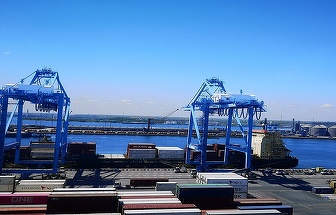 Profit.ro: Guvernul vrea să investească peste un miliard de euro în două terminale din Portul Constanţa, pentru a face faţă concurenţei altor porturi europene. Ungaria îşi face port... în Italia