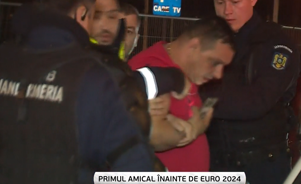 Ionel Ganea, prima reacţie după ce a fost scos cu forţa din maşină de poliţişti, înaintea meciului România - Irlanda de Nord