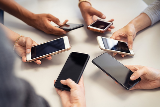 Schimbare pe piaţa telefoanelor mobile. Parlamentul European obligă producătorii să le repare chiar şi după ce a expirat garanţia, la preţuri reduse 