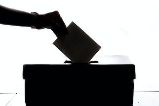 BEC a stabilit ordinea pe buletinele de vot la alegerile europarlamentare şi locale