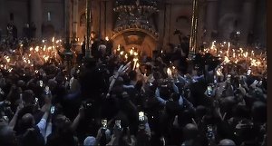 VIDEO. Lumina Sfântă a fost aprinsă la Ierusalim. Când va ajunge şi în România?