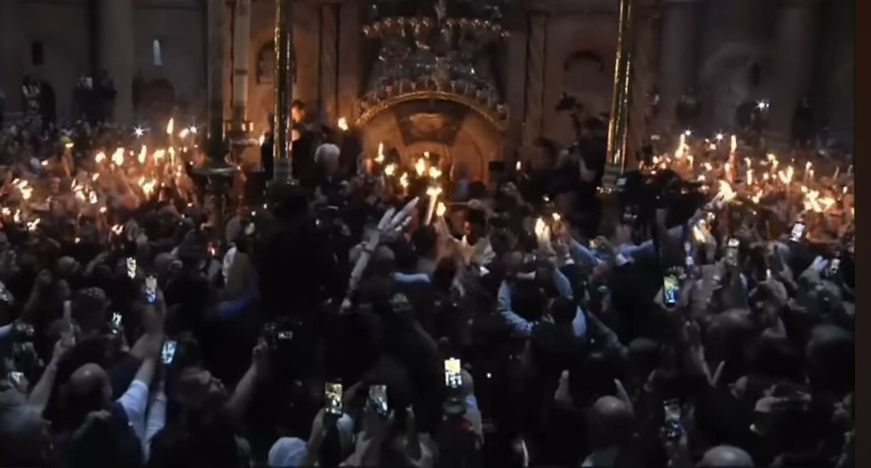 VIDEO. Lumina Sfântă s-a aprins la Ierusalim. Când va ajunge şi în România?
