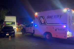 Un mort şi patru răniţi grav în SUA, inclusiv copii, într-un atac armat la San Antonio. Doi suspecţi au tras cu puşti semiautomate către o casă