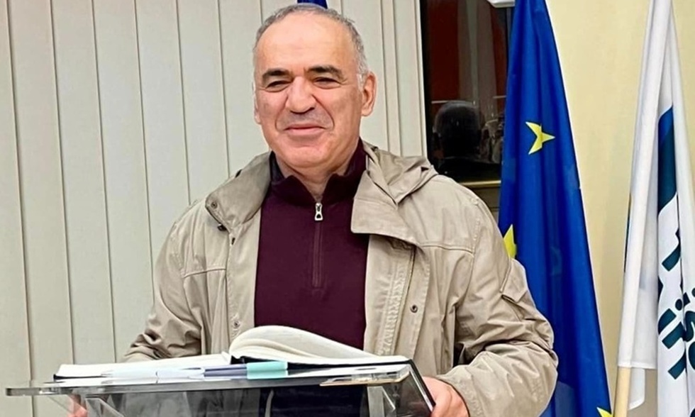 Marele şahist Garry Kasparov a sosit la Timişoara. ”Vă mulţumesc pentru o primire-surpriză în oraşul de naştere al Revoluţiei Române”