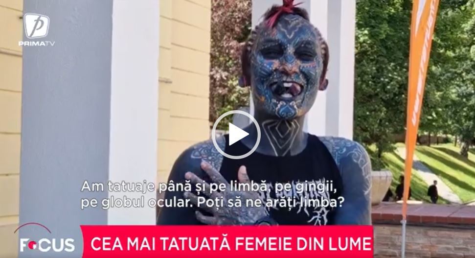 EXCLUSIV VIDEO. Cea mai tatuată femeie din lume e acum în România: ”Am tatuaje până şi pe limbă, pe gingii, pe globul ocular”. Tatuajele sale au fost făcute de un celebru artist îndrăgostit de istoria ţării noastre