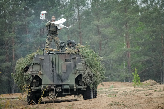 Şase ţări NATO plănuiesc să dezvolte un “zid de drone” pentru apărarea graniţelor cu Rusia