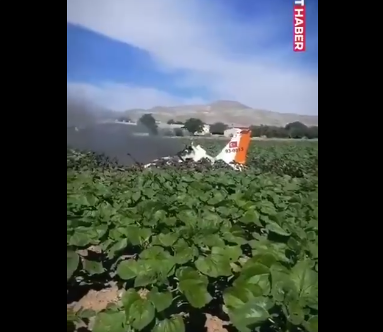 VIDEO. Grav accident aviatic în Turcia. Doi piloţi au murit după ce un avion militar s-a prăbuşit