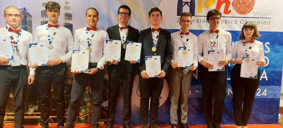 Cinci medalii de aur, două de argint şi o menţiune pentru elevii români la Olimpiada Asiatică de Fizică 2024