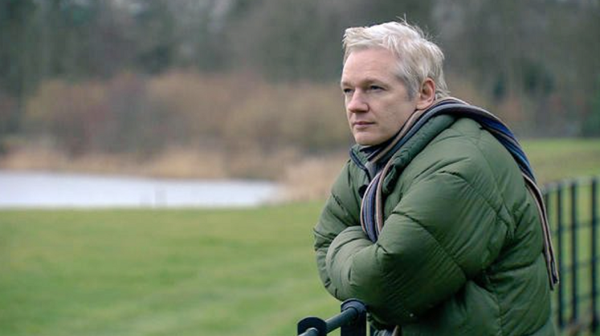 Avionul care îl transportă pe Julian Assange a decolat din Bangkok