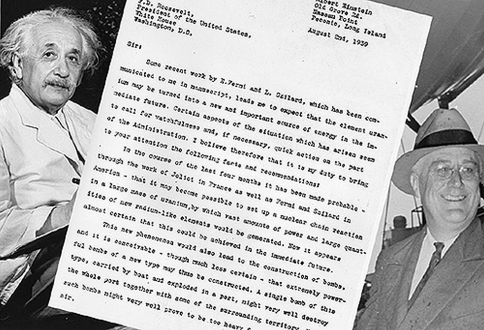 Scrisoarea în care Einstein a sfătuit SUA să construiască prima bombă nucleară, scoasă la licitaţie