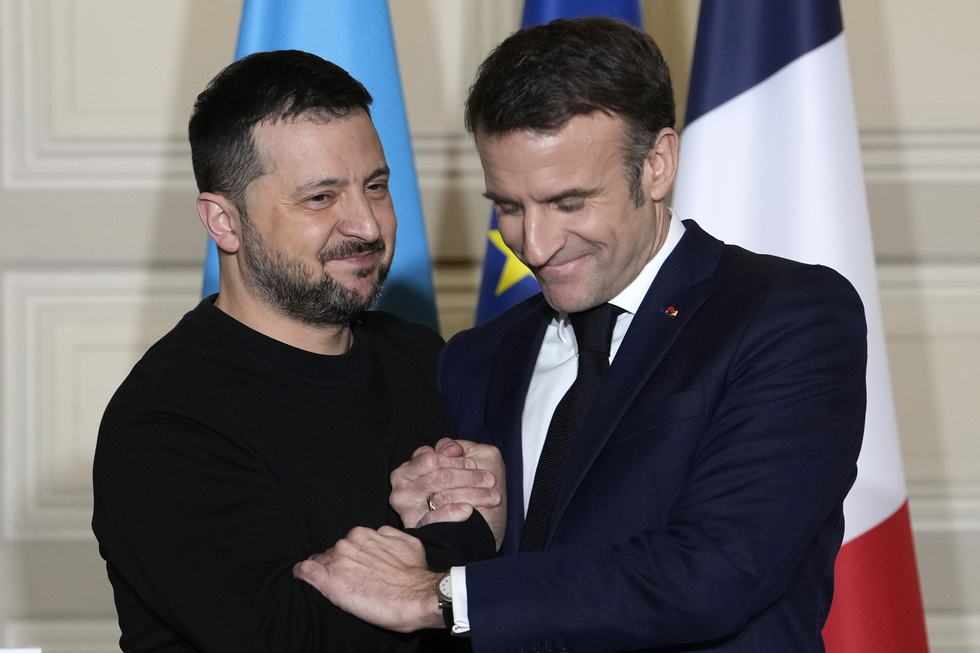 Zelenski primeşte o lovitură din Franţa. Ucraina riscă să rămână fără ajutorul promis de Macron