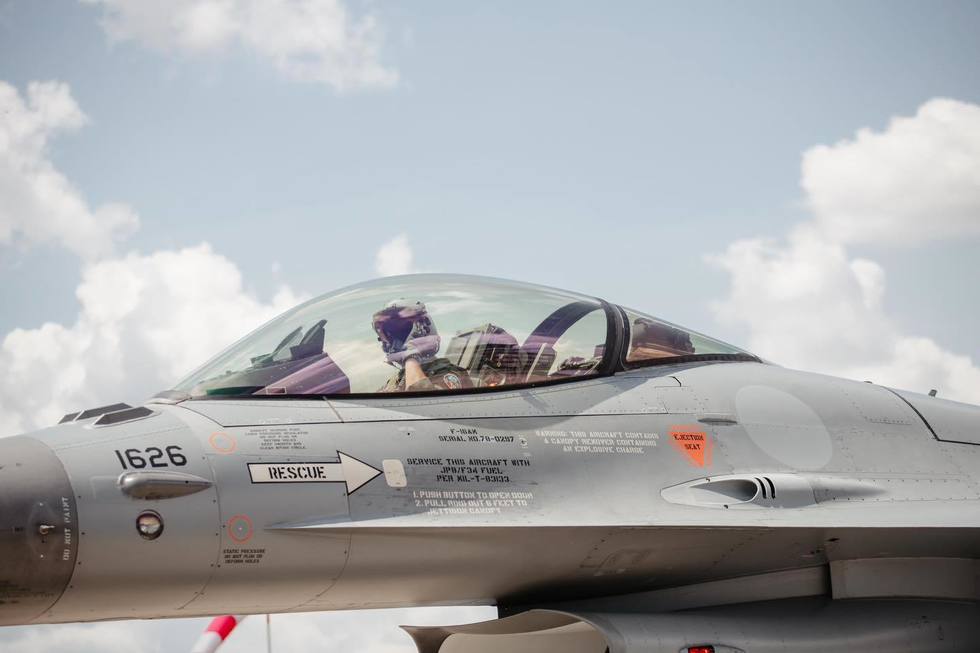 MApN: Trei aeronave F-16 achiziţionate de România din Norvegia au sosit la Câmpia Turzii