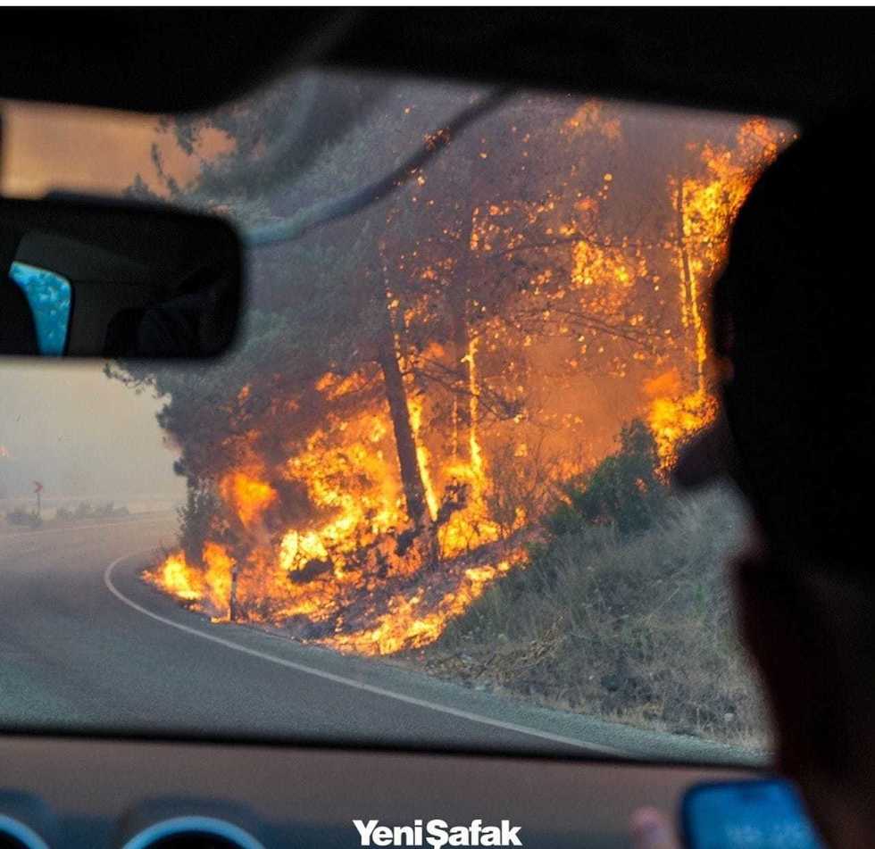 VIDEO. Români prinşi într-un incendiu devastator de vegetaţie în Kusadasi, Turcia