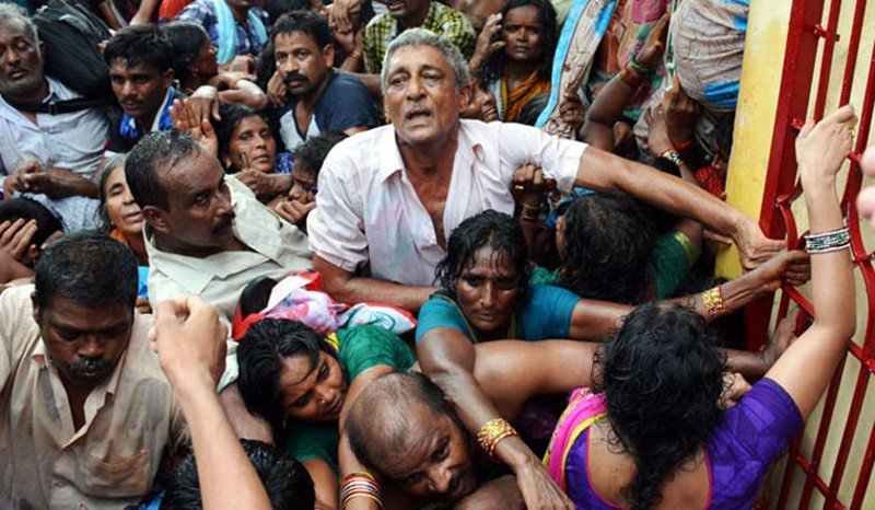 VIDEO. Tragedie în India. Cel puţin 80 oameni au murit într-o busculadă la un eveniment religios