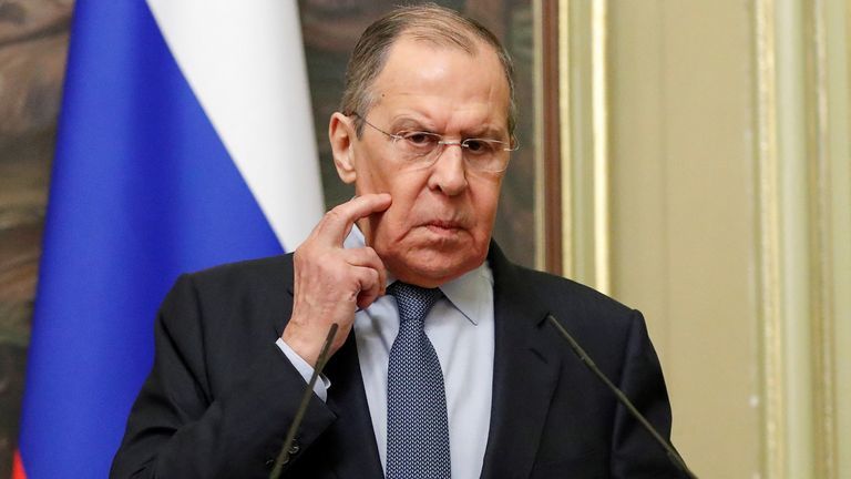 Lavrov: Rusia îşi „ajustează” doctrina nucleară şi creionează scenariul unui război mondial