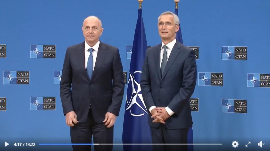 VIDEO. Mircea Geoană, secretar general adjunct al NATO până astăzi, decorat cu Ordinul "Serviciul Merituos"