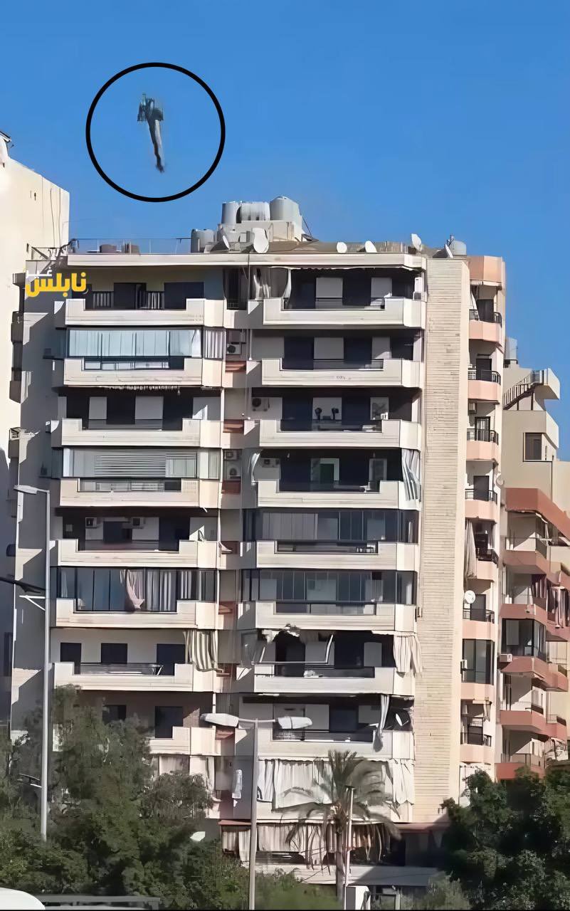 VIDEO. Momentul în care un bloc de apartamente din Beirut este bombardat de israelieni