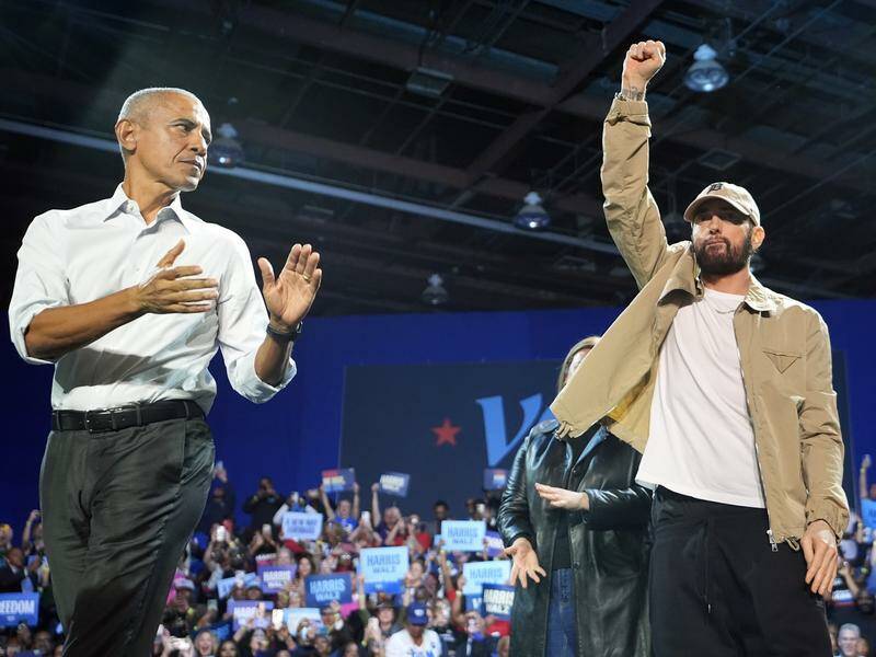 VIDEO. Momentul în care Barack Obama cântă pe versurile lui Eminem şi îndeamnă oamenii să o voteze pe Kamala Harris