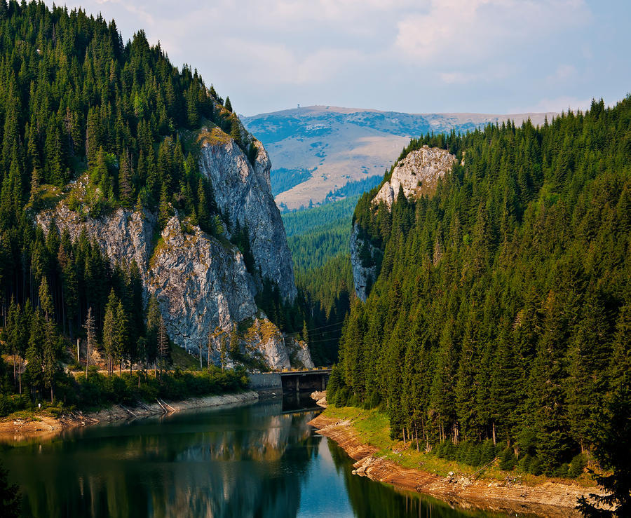 Travelminit.ro: Vacanţa elevilor atrage turişti în staţiunile de pe Valea Prahovei, cu o creştere de 17% a costului cazării, la 453 de lei pentru o familie cu un copil