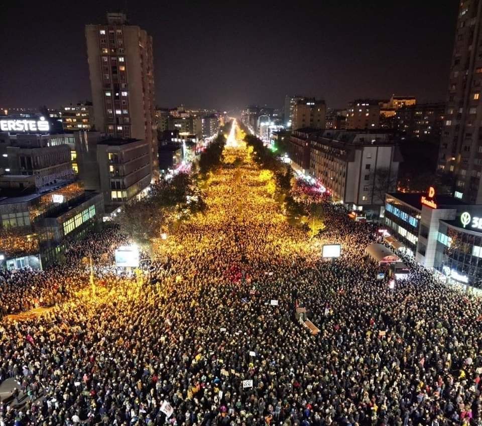 VIDEO. Proteste violente în Serbia după ce acoperişul unei gări s-a prăbuşit şi a ucis 14 oameni