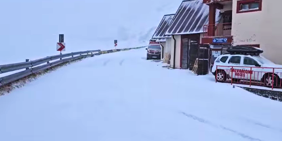 Circulaţia pe DN 7C - Transfăgărăşan se va închide începând de marţi. Şi Transalpina a fost închisă