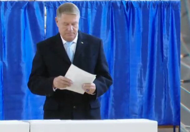 Preşedintele Klaus Iohannis s-a prezentat singur la vot şi nu a scos nici o vorbă