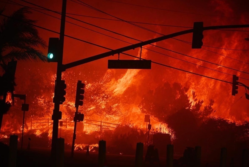 Dezastrul din Los Angeles se poate amplifica. Vânturile violente ameninţă zone noi