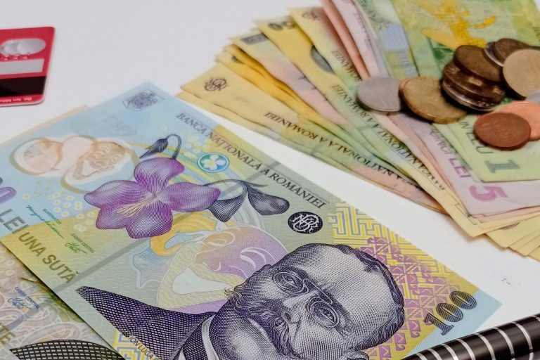 Leul a urcat uşor după trei zile de scădere, dar tot va avea cea mai proastă săptămână de după 2009