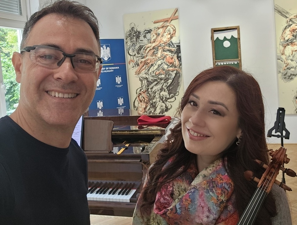 Mai tari ca Metallica. Cum au intrat doi artişti români în cartea recordurilor susţinând concerte pe toate continentele în numai 98 de zile, detronând celebra formaţie de muzică rock