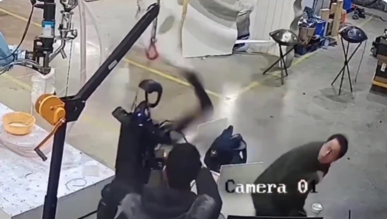 VIDEO. Un robot umanoid "s-a trezit” şi a devenit incontrolabil, îngrozind inginerii