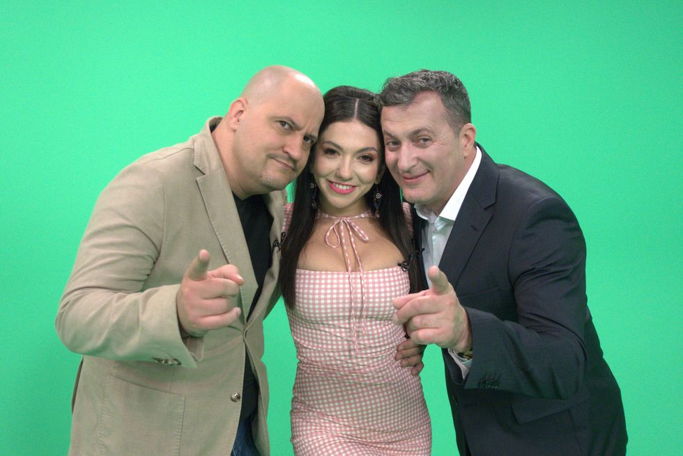 Concurs Cronica Cârcotaşilor. Semnalează-ne o gafă la TV şi poţi câştiga telefoane inteligente Allview

